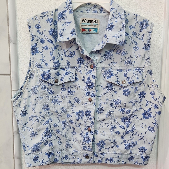 Wrangler Tops - Vintage Wrangler sleeveless blouse